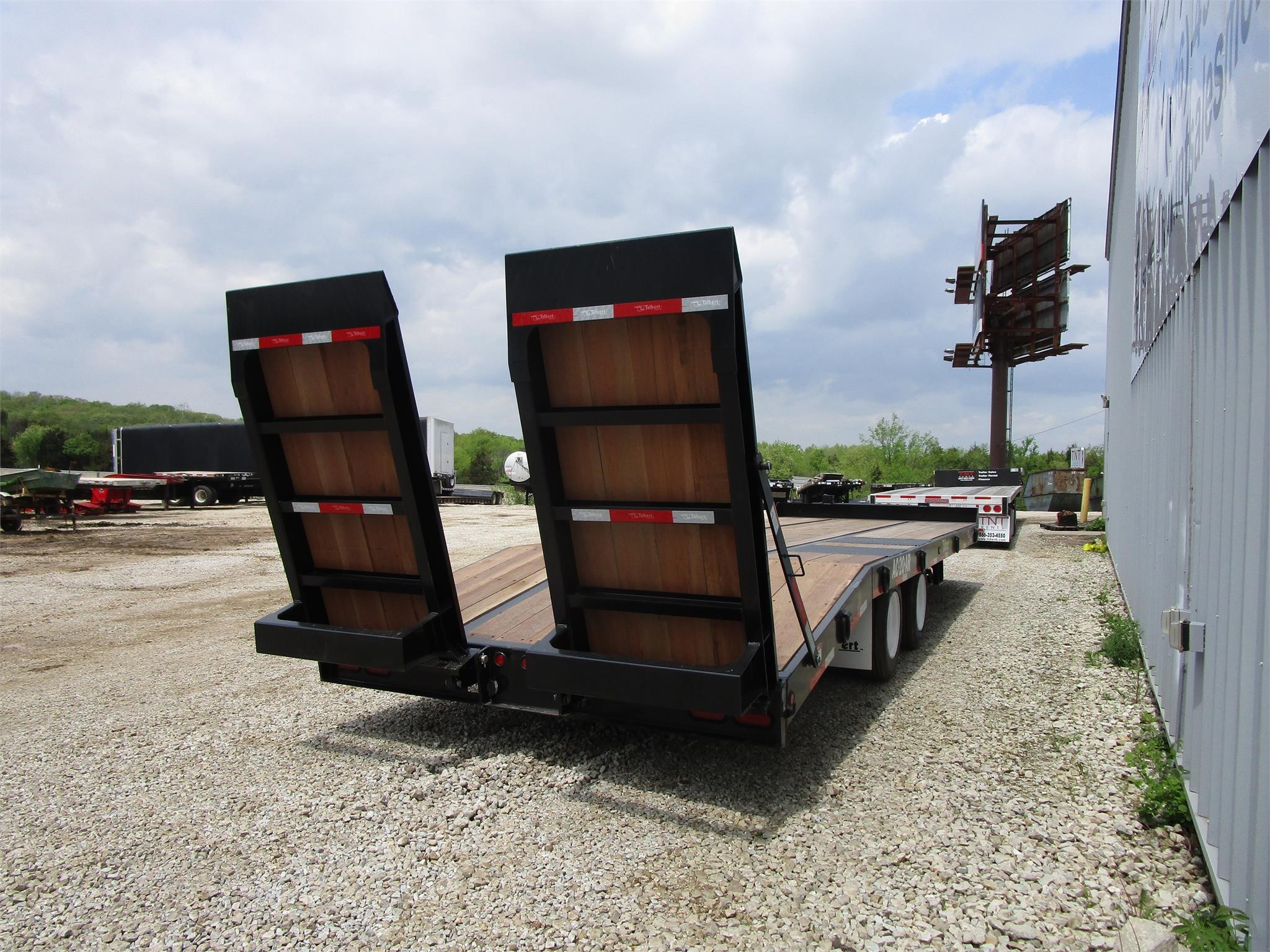 2025 TALBERT AC-20-AR 20 Ton Tag Trailer w/ Air Ramps - image 4 of 6