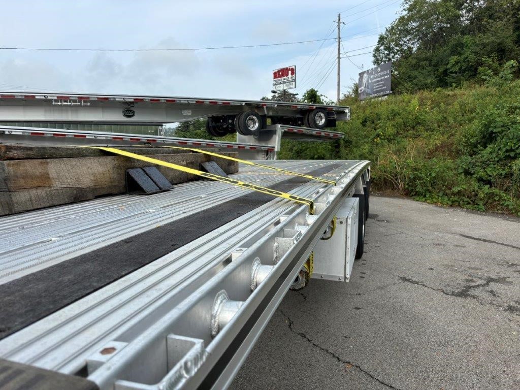 2024 MAC TRAILER MFG 48' ALUMINUM FLATBED W/ LIFT AXLE - image 3 of 6