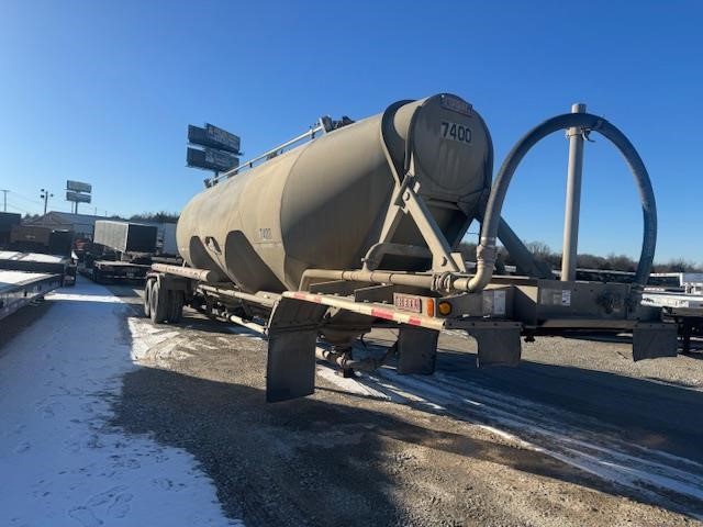 1994 HEIL 1040 CU. FT. CAPACITY DRY BULK TANK - image 1 of 6