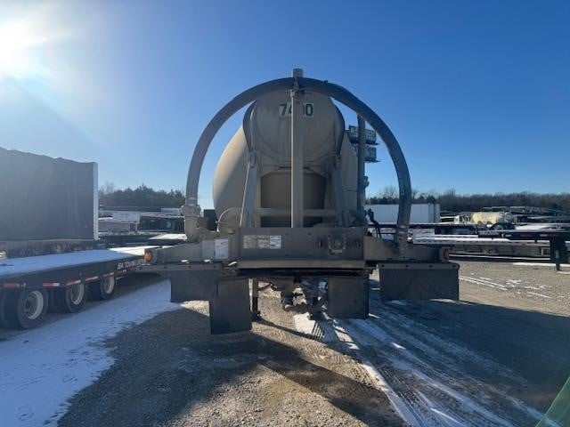 1994 HEIL 1040 CU. FT. CAPACITY DRY BULK TANK - image 2 of 6