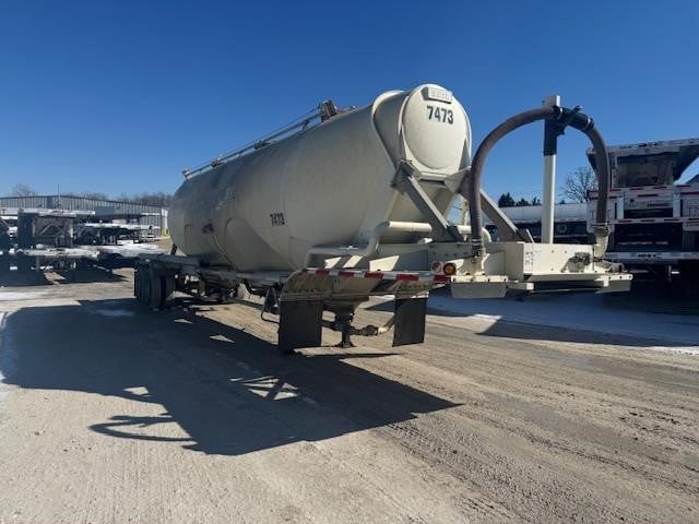 1994 HEIL 1040 CU. FT. CAPACITY DRY BULK TANK - image 1 of 6